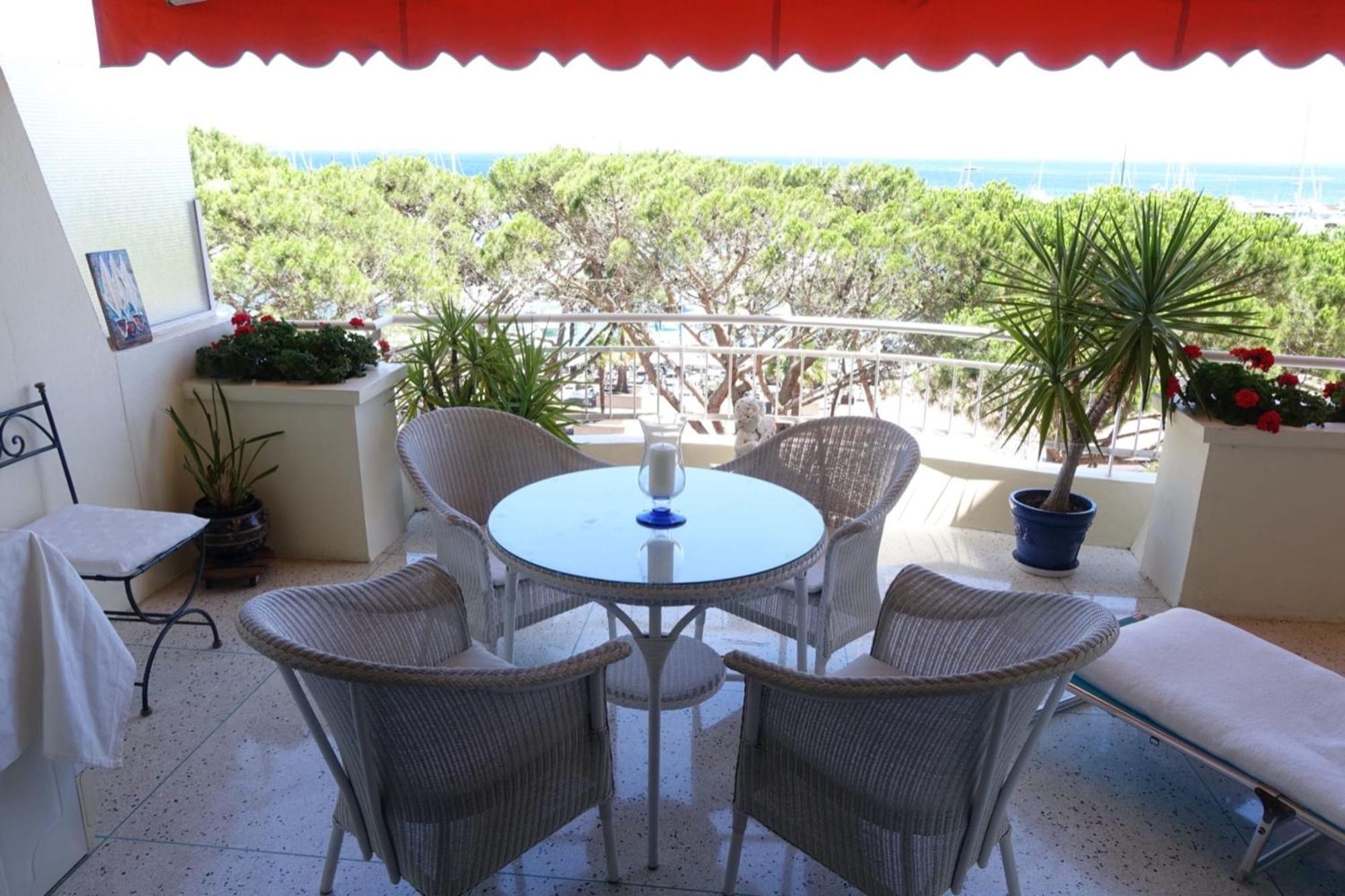 Apartment Magnificent Seafront